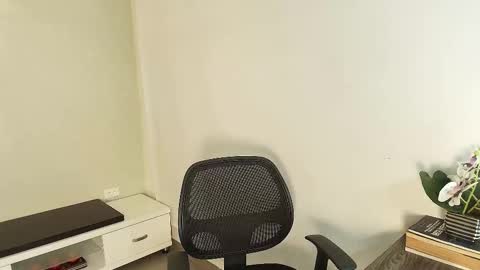 Victoria online show from 10/11/25, 11:09