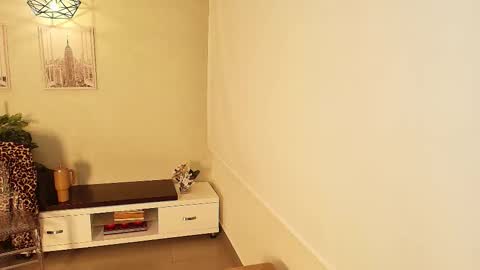 Victoria online show from 10/14/25, 10:38