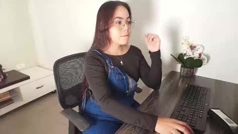 Victoria online show from 10/17/25, 11:13