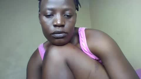 Snapshot of vee_tommy chatting on 12/15/24, 01:02 Vee tommy online show from 12/15/24, 01:02