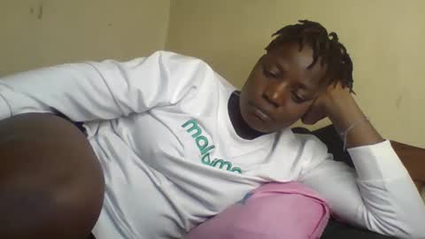 Snapshot of vee_tommy chatting on 01/28/25, 11:39 Vee tommy online show from 01/28/25, 11:39