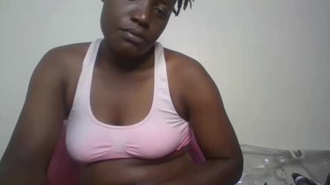 Snapshot of vee_tommy chatting on 02/14/25, 11:31 Vee tommy online show from 02/14/25, 11:31