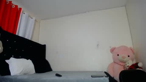 Snapshot of vel_zola chatting on 10/07/25, 02:42 zola online show from 10/07/25, 02:42