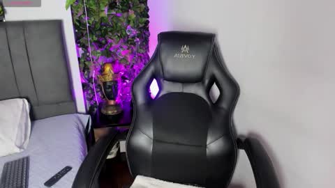 Isabella online show from 10/06/25, 08:17