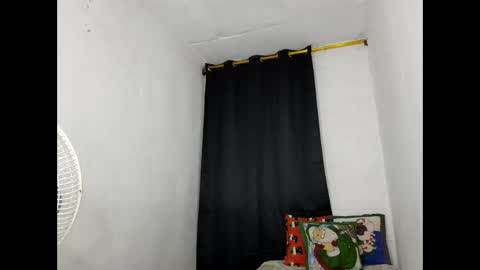 Snapshot of velk_hot1 chatting on 01/17/25, 12:10 velk_hot1 online show from 01/17/25, 12:10