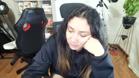 Snapshot of vellarossa chatting on 10/08/25, 05:49 Im VelaI will be Christmas and New Year with my family December 22 to January 13 I will miss you guys. online show from 10/08/25, 05:49