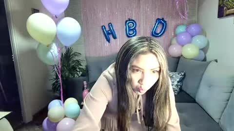 Snapshot of vellarossa chatting on 10/12/25, 02:43 Im VelaI will be Christmas and New Year with my family December 22 to January 13 I will miss you guys. online show from 10/12/25, 02:43