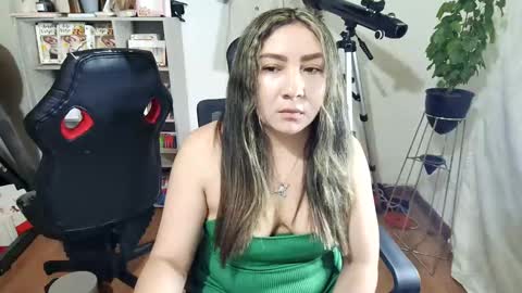 Snapshot of vellarossa chatting on 10/14/25, 02:23 Im VelaI will be Christmas and New Year with my family December 22 to January 13 I will miss you guys. online show from 10/14/25, 02:23