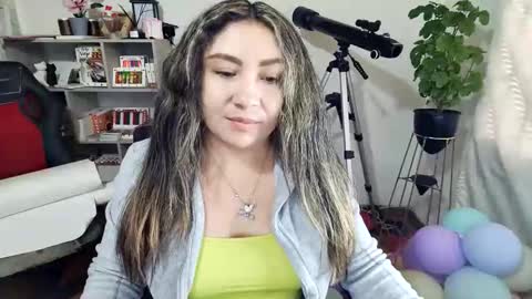 Snapshot of vellarossa chatting on 10/23/25, 10:08 Im VelaI will be Christmas and New Year with my family December 22 to January 13 I will miss you guys. online show from 10/23/25, 10:08