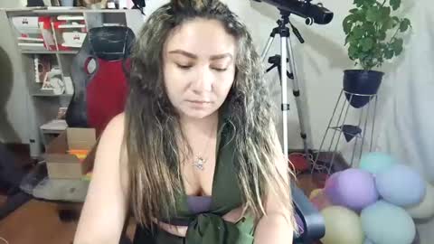 Snapshot of vellarossa chatting on 10/29/25, 02:36 Im VelaI will be Christmas and New Year with my family December 22 to January 13 I will miss you guys. online show from 10/29/25, 02:36