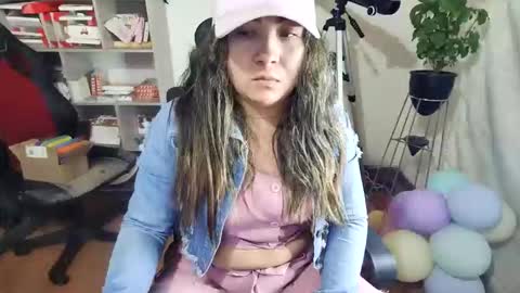 Snapshot of vellarossa chatting on 11/03/25, 02:24 Im VelaI will be Christmas and New Year with my family December 22 to January 13 I will miss you guys. online show from 11/03/25, 02:24