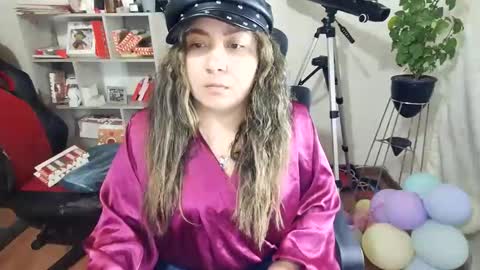 Snapshot of vellarossa chatting on 11/18/25, 02:28 Im VelaI will be Christmas and New Year with my family December 22 to January 13 I will miss you guys. online show from 11/18/25, 02:28