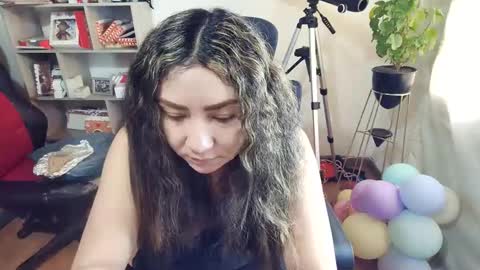 Snapshot of vellarossa chatting on 11/18/25, 04:11 Im VelaI will be Christmas and New Year with my family December 22 to January 13 I will miss you guys. online show from 11/18/25, 04:11