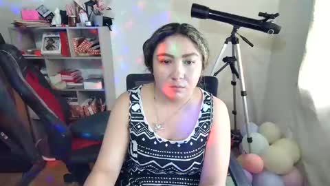 Snapshot of vellarossa chatting on 11/19/25, 06:08 Im VelaI will be Christmas and New Year with my family December 22 to January 13 I will miss you guys. online show from 11/19/25, 06:08