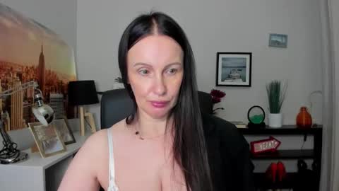 Snapshot of velvet_jasmine chatting on 10/03/25, 05:54 Jasmine online show from 10/03/25, 05:54