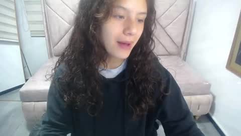 Snapshot of velvet_moon_v chatting on 09/30/25, 01:05 velvet_moon_v online show from 09/30/25, 01:05