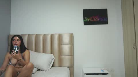 Snapshot of velvetsmith chatting on 10/05/25, 03:49 velvet online show from 10/05/25, 03:49