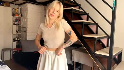 Snapshot of venessabonavia chatting on 10/23/25, 10:25 Lisa online show from 10/23/25, 10:25