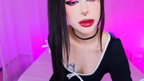 Vivian online show from 11/21/25, 03:49