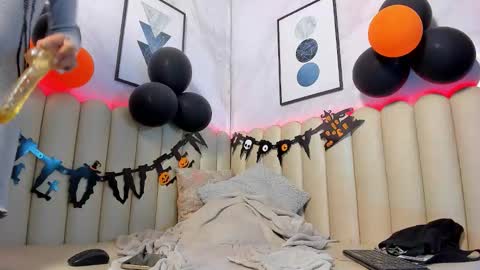 venus__miller online show from 10/25/25, 12:13