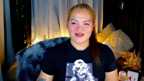 Snapshot of venus_colly chatting on 11/15/25, 02:20 I am Colly Your mystery girl online show from 11/15/25, 02:20