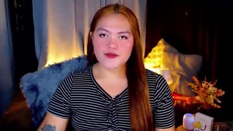 Snapshot of venus_colly chatting on 11/17/25, 12:49 I am Colly Your mystery girl online show from 11/17/25, 12:49