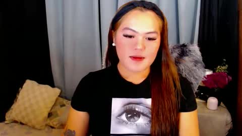 Snapshot of venus_colly chatting on 11/30/25, 10:30 I am Colly Your mystery girl online show from 11/30/25, 10:30