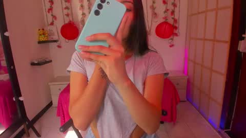 Snapshot of venus_latin_01 chatting on 11/11/25, 07:47 Mary online show from 11/11/25, 07:47