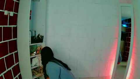 Snapshot of venus_megan chatting on 01/06/25, 05:27 emily independent account MY conextion 1100 GTM to 17hr GTM online show from 01/06/25, 05:27