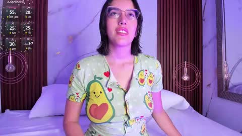 Snapshot of venusgreys1_ chatting on 09/16/25, 11:55 Venus online show from 09/16/25, 11:55