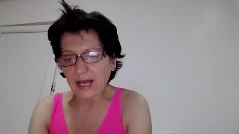 Snapshot of vera_elle chatting on 10/21/25, 06:52 Vera online show from 10/21/25, 06:52