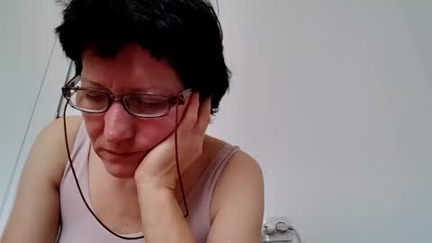 Snapshot of vera_elle chatting on 10/28/25, 10:08 Vera online show from 10/28/25, 10:08