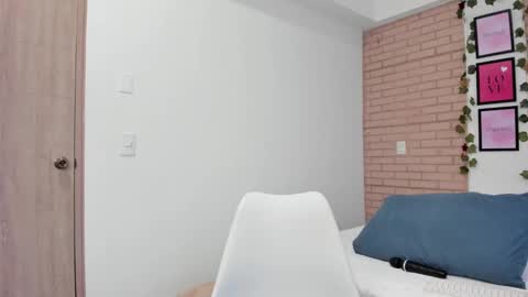 Snapshot of vera_fernandez chatting on 12/20/24, 10:32 Vera online show from 12/20/24, 10:32