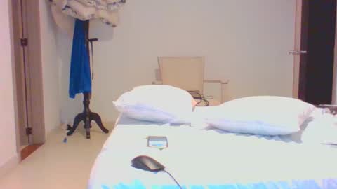 Snapshot of vergagolosa22 chatting on 02/18/25, 05:09 vergagolosa22 online show from 02/18/25, 05:09