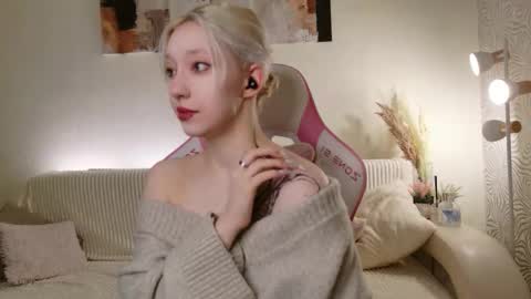 Mia online show from 10/18/25, 06:16