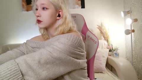 Mia online show from 10/23/25, 07:29