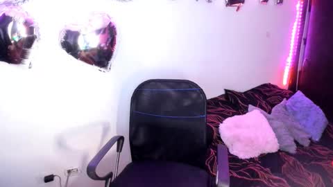 Snapshot of vero_jhonson chatting on 02/23/25, 03:24  karolina online show from 02/23/25, 03:24