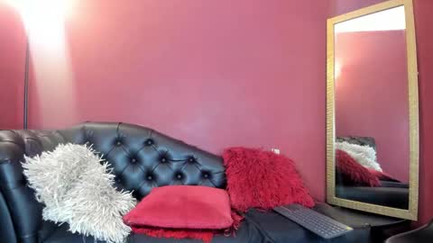 Snapshot of veroni_k4 chatting on 12/25/24, 04:11 Vero online show from 12/25/24, 04:11
