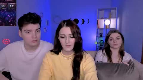 Snapshot of veronica_bubble chatting on 11/11/25, 12:54 Ronni online show from 11/11/25, 12:54