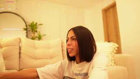 Snapshot of veronica_mendez1 chatting on 12/22/24, 11:54 Veronica online show from 12/22/24, 11:54