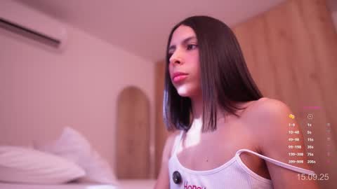 Snapshot of veronica_mendez1 chatting on 09/15/25, 12:49 Veronica online show from 09/15/25, 12:49