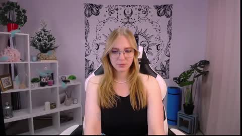 Snapshot of veronicaandersen chatting on 02/03/25, 06:34 VERONICA online show from 02/03/25, 06:34
