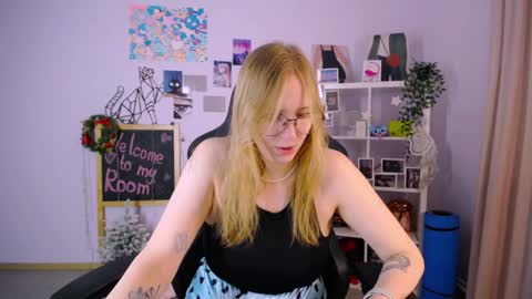Snapshot of veronicaandersen chatting on 02/04/25, 09:49 VERONICA online show from 02/04/25, 09:49
