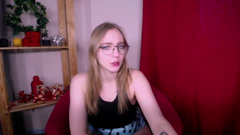 Snapshot of veronicaandersen chatting on 02/05/25, 04:06 VERONICA online show from 02/05/25, 04:06