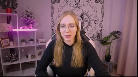 Snapshot of veronicaandersen chatting on 02/15/25, 10:00 VERONICA online show from 02/15/25, 10:00