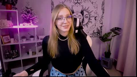 Snapshot of veronicaandersen chatting on 02/15/25, 04:56 VERONICA online show from 02/15/25, 04:56