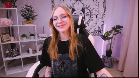 Snapshot of veronicaandersen chatting on 02/16/25, 07:05 VERONICA online show from 02/16/25, 07:05