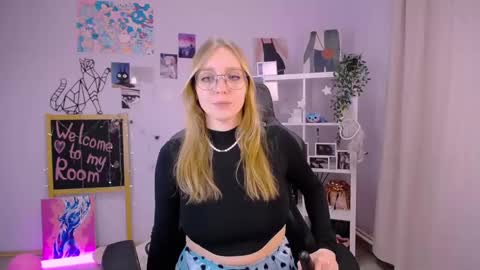 Snapshot of veronicaandersen chatting on 02/19/25, 03:27 VERONICA online show from 02/19/25, 03:27