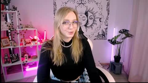 Snapshot of veronicaandersen chatting on 02/24/25, 05:20 VERONICA online show from 02/24/25, 05:20