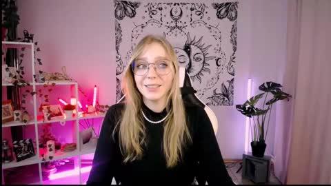 Snapshot of veronicaandersen chatting on 02/24/25, 08:25 VERONICA online show from 02/24/25, 08:25